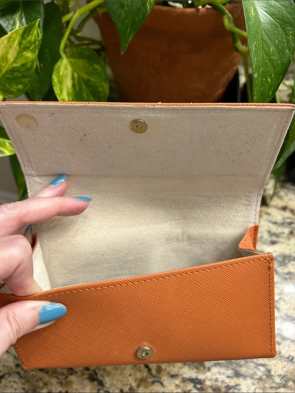 Tory Burch Black and Gold Cat-Eye Sunglasses with TB case